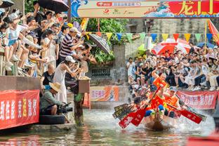 图片报：多特连续6场不胜球员赛后遭嘘，瓦茨克比赛中提前离场